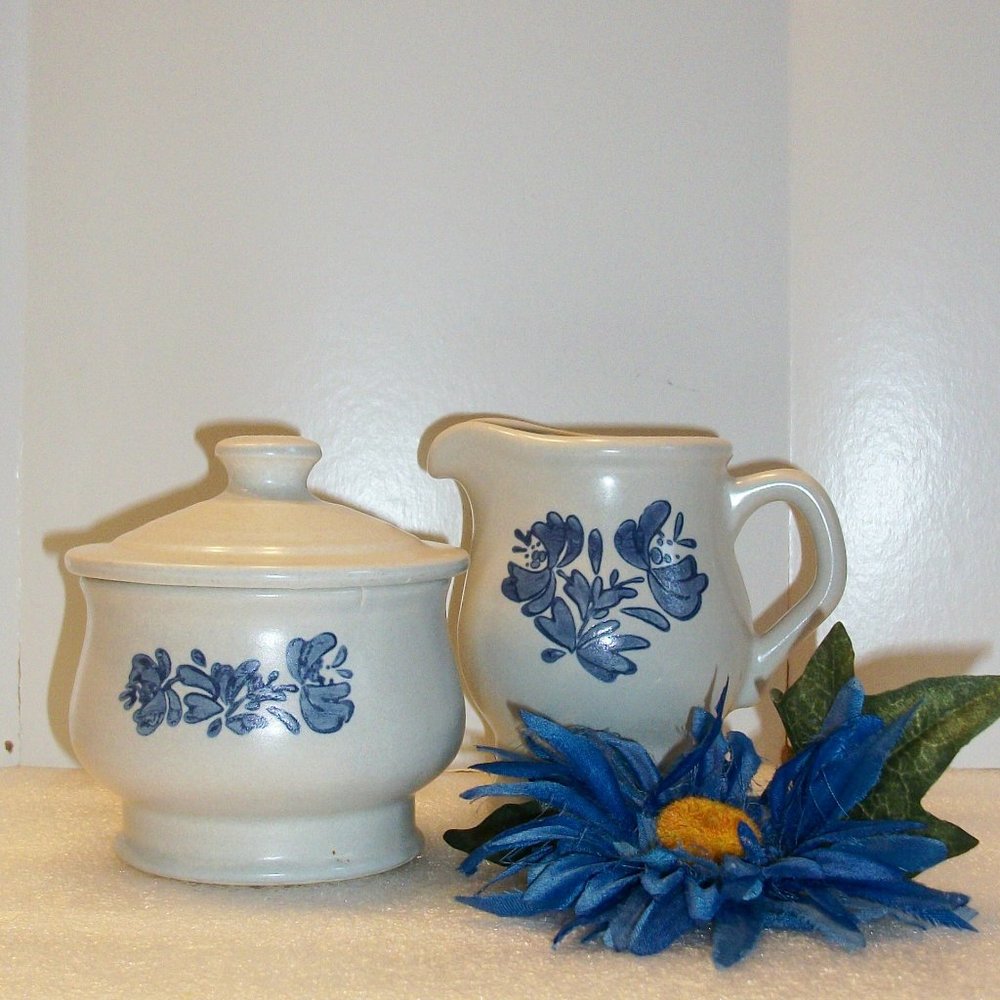 ❄️HP❄️ Pfaltzgraff Yorktowne Creamer & Sugar Bowl w/ Lid